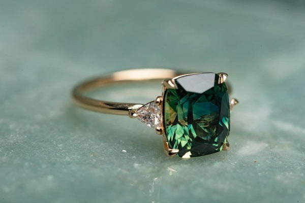 Vintage-Inspired Green Gemstone Gyűrű | Arany