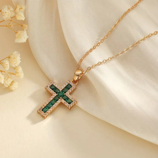 Solene Smaragd Cross Pendant Nyaklánc | Arany