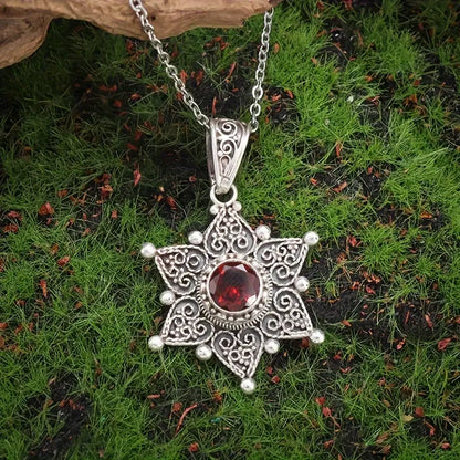 Ezüst Rubin Star Pendant Nyaklánc