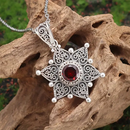 Ezüst Rubin Star Pendant Nyaklánc
