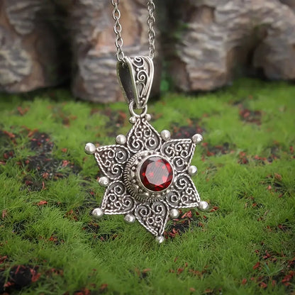 Ezüst Rubin Star Pendant Nyaklánc