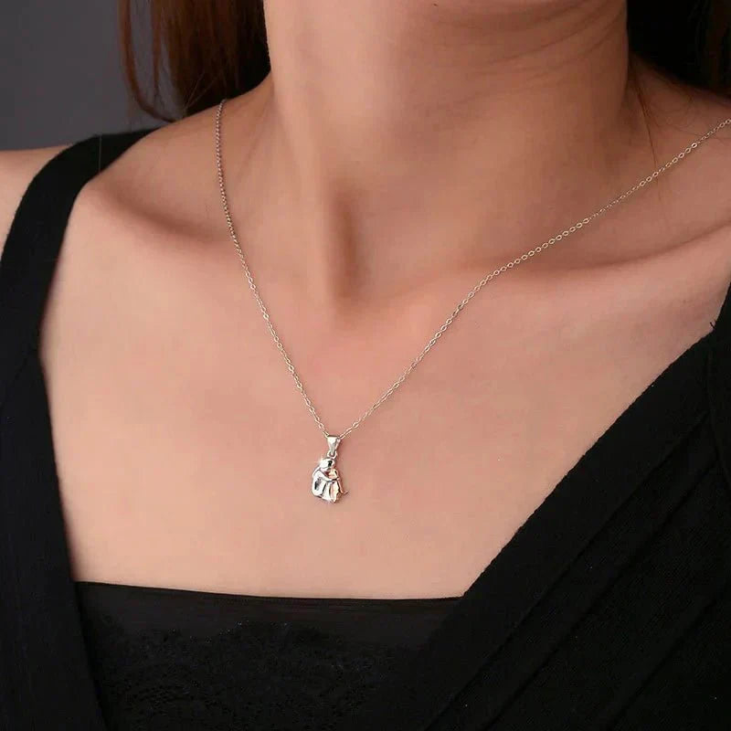 Wynter™ - Hug Pendant with Matching Fülbevaló